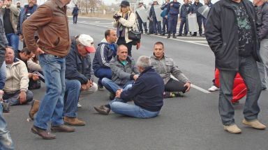 Фермери излизат на протест, блокират пътя София-Варна край Арбанаси