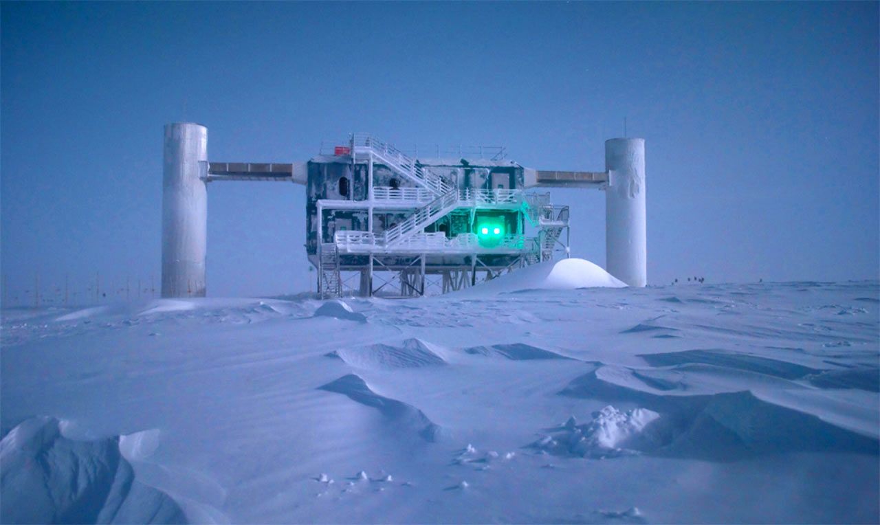 Обсерваторията за неутрино IceCube