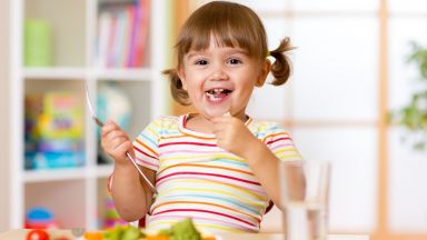 Как да накараме детето да опитва нови храни