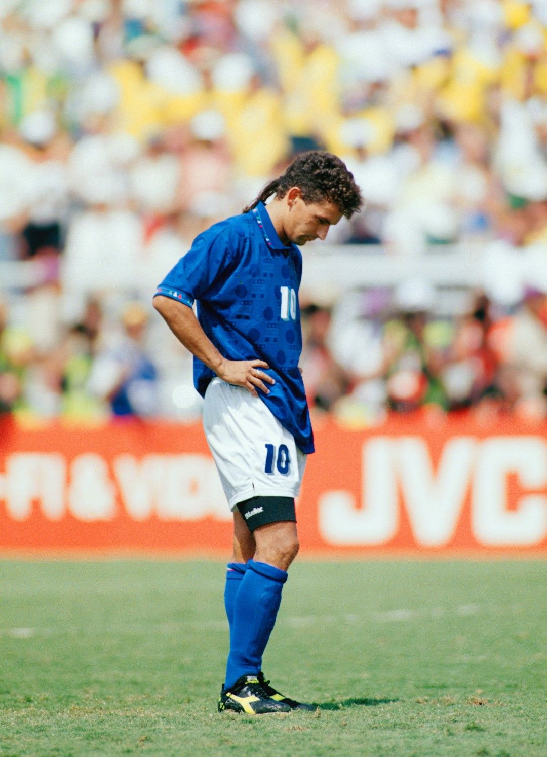 А най-добрият футболист на Италия, а вероятно и на първенството - Роберто Баджо, изпусна от 11 метра.