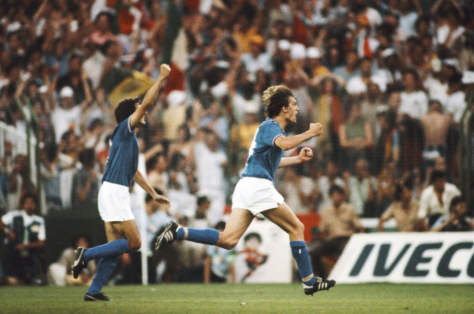 1982 г., "Сантяго Бернабеу" в Мадрид. Италианецът Марко Тардели бележи във вратата на Западна Германия - 3:1 за "скуадра адзура"!