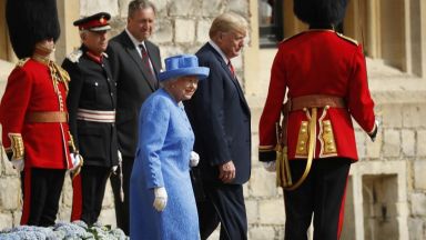 Кралица Елизабет II прие Доналд Тръмп на чай в замъка Уиндзор (снимки)
