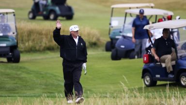Арестуваха парапланерист, прелетял над голф курорта на Тръмп в Шотландия