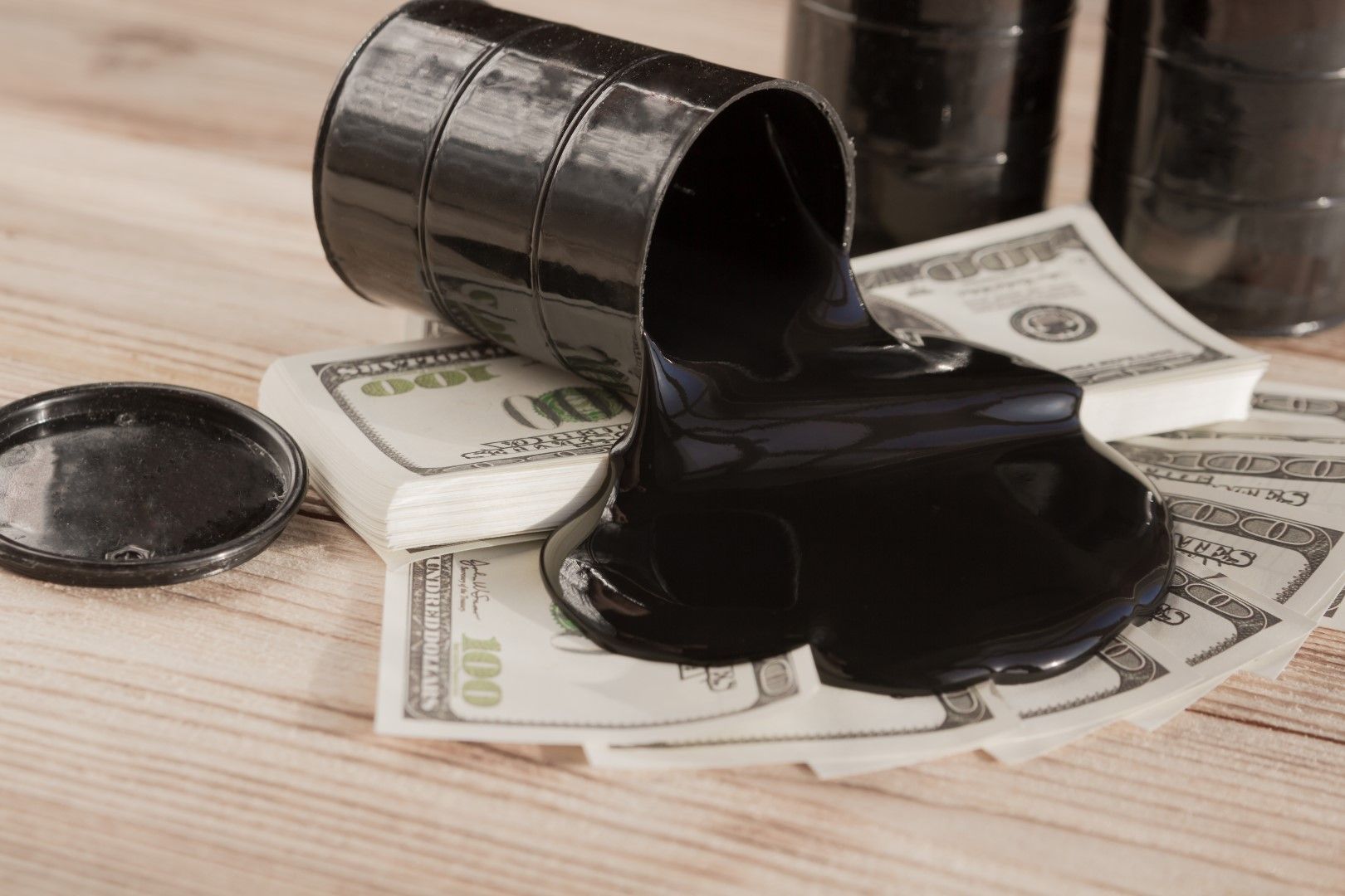 САЩ със спешни мерки за ограничаване ръста на петролните цени