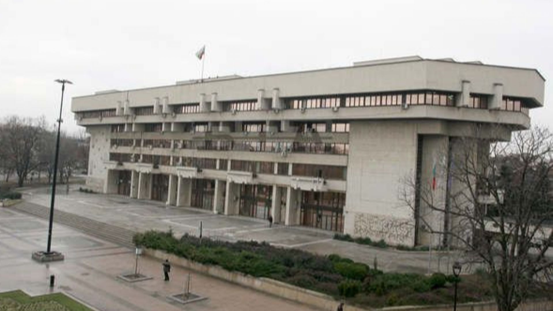 Стари и опасни автобуси и тролейбуси се движат по русенските