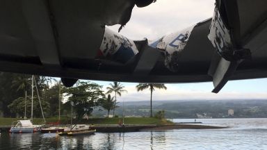 "Бомба" от вулканична лава рани 22 души на туристическо корабче