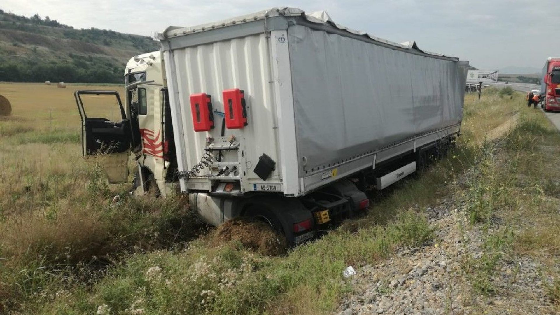 Катастрофирал камион затвори магистрала "Струма"