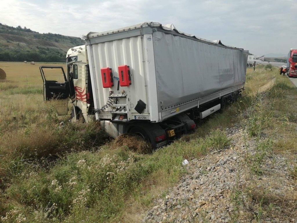 Шофьорът е контактен, настанен в спешния център в Дупница
