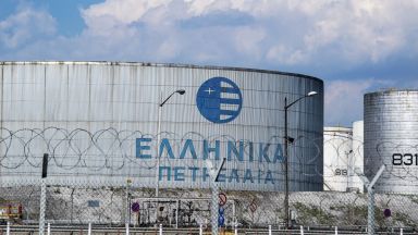  Гърция продава Hellenic Petroleum, двама кандидати останаха на финала