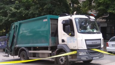 Боклукчийски камион блъсна и уби пешеходка във Варна