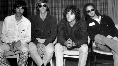 Почина студийният басист на The Doors