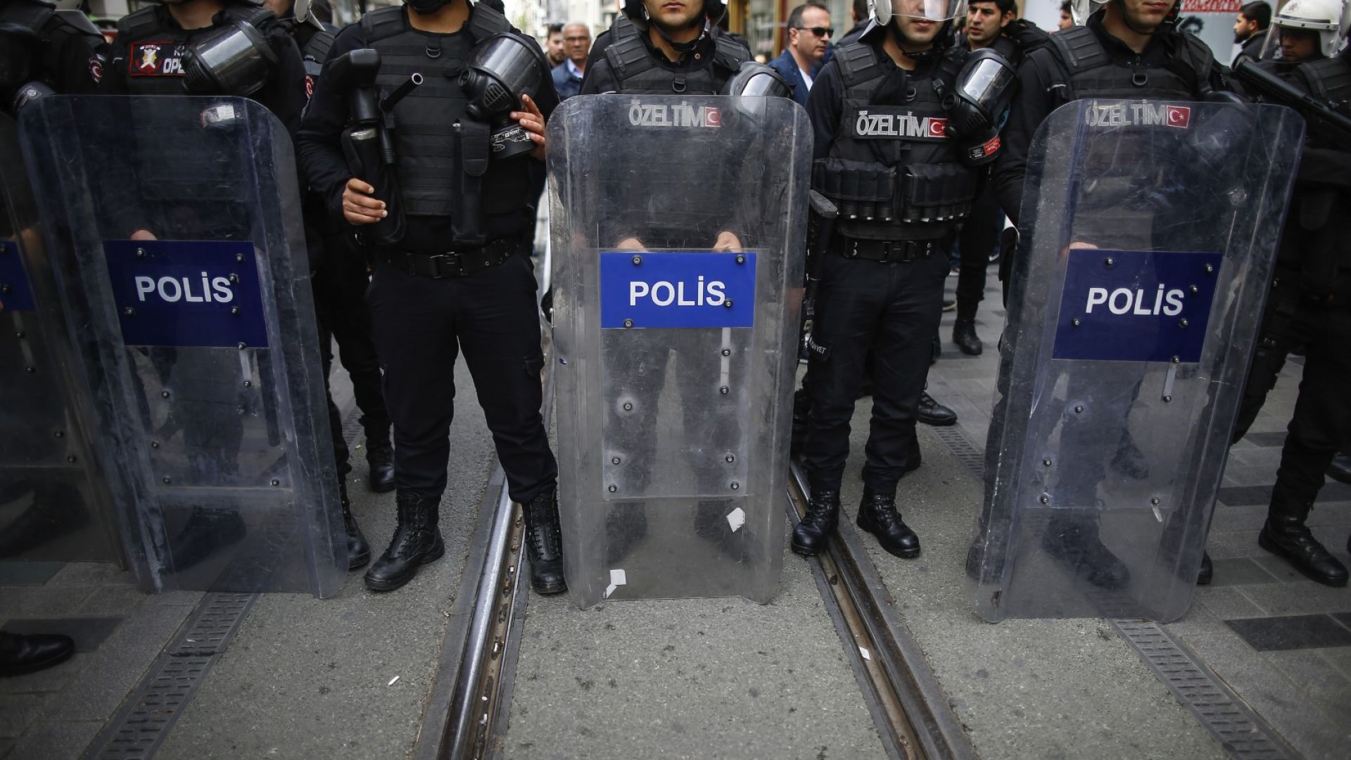 Турски съд осъди българка и британец за подкрепа на ПКК