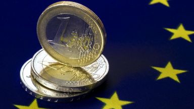 Еврозоната предпазливо проправя път за повече фискални стимули