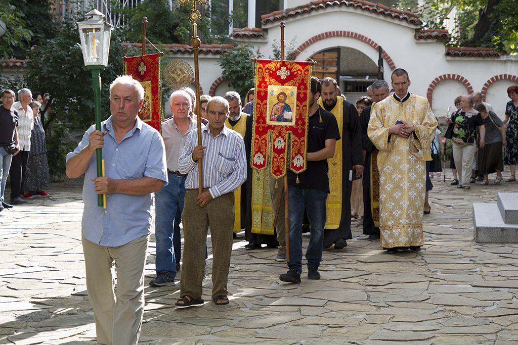 Стотици граждани участваха в шествието в памет на жертвите на Старозагорското клане