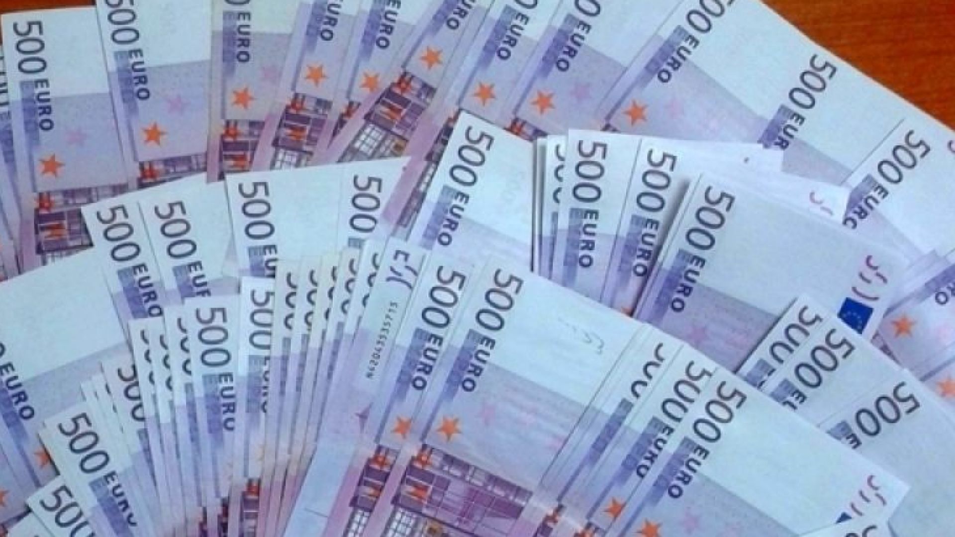 На Калотина спипаха холандка, пътуваща към Турция , с 97 000 евро в чантата