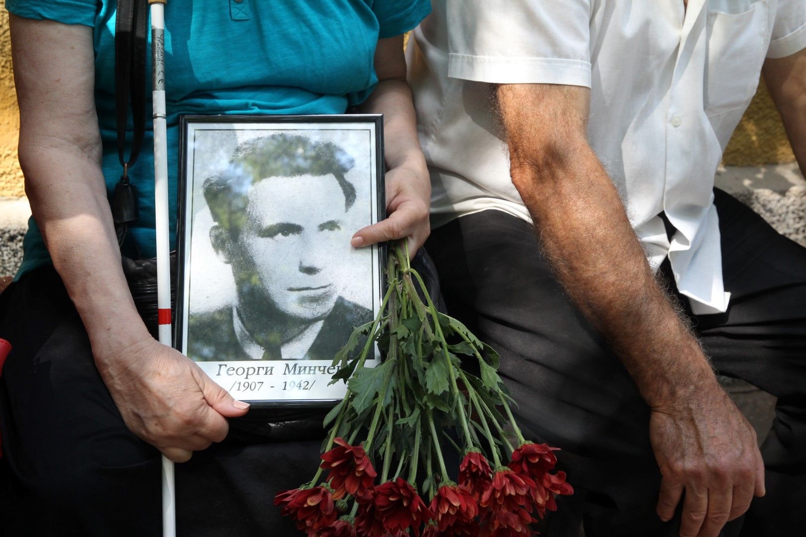 Възпоменателно митинг-поклонение по повод 76 години от разстрела на Никола Вапцаров се състоя на мемориала „Гарнизонно стрелбище“