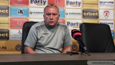 Скандал в "Ботев" след загубата, треньорът нападна остро шефовете