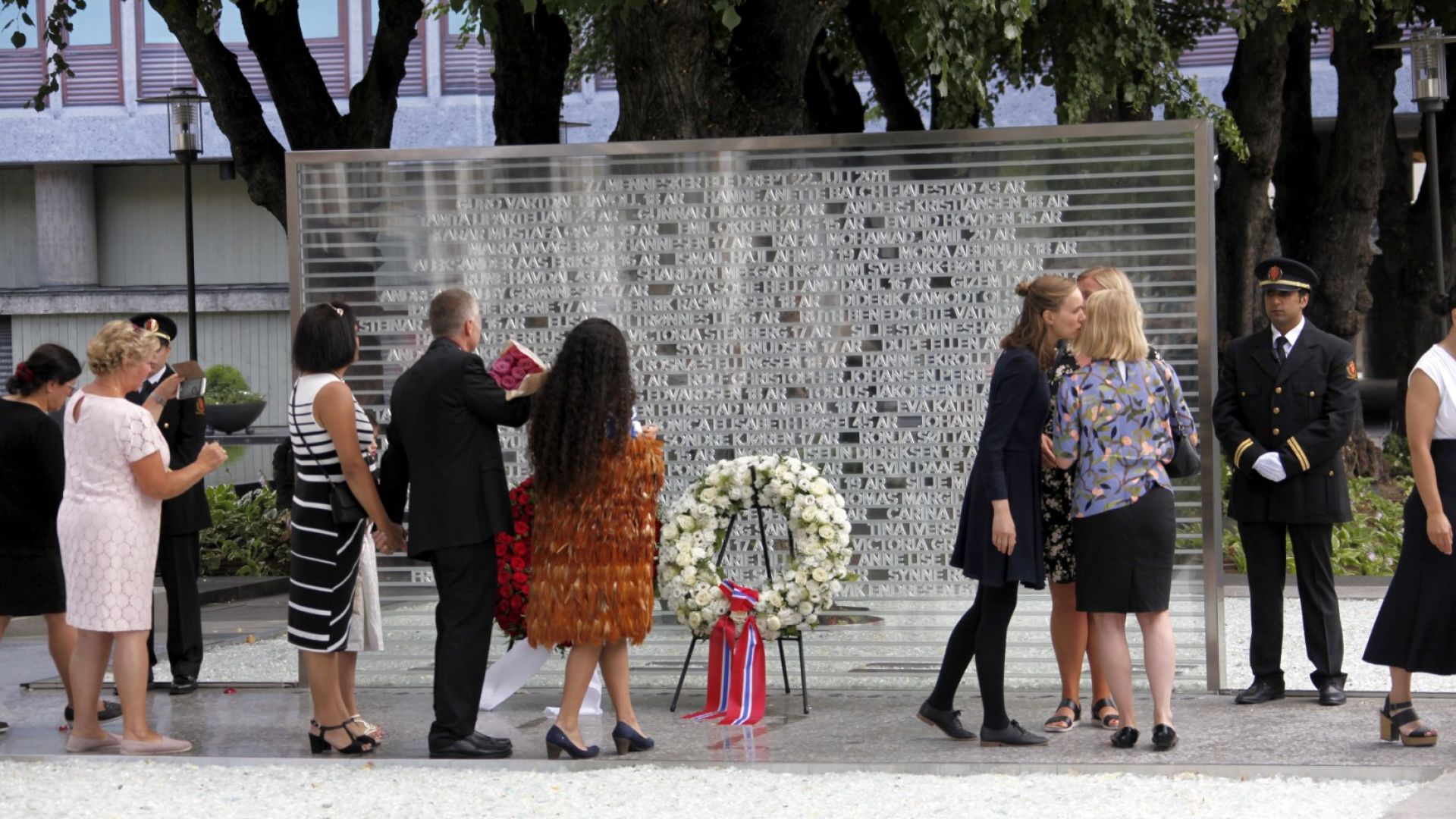 7 години, след като Брайвик уби 77 души, откриха паметник с имената им 