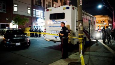Полицията в Торонто издирва записи на кървавата атака