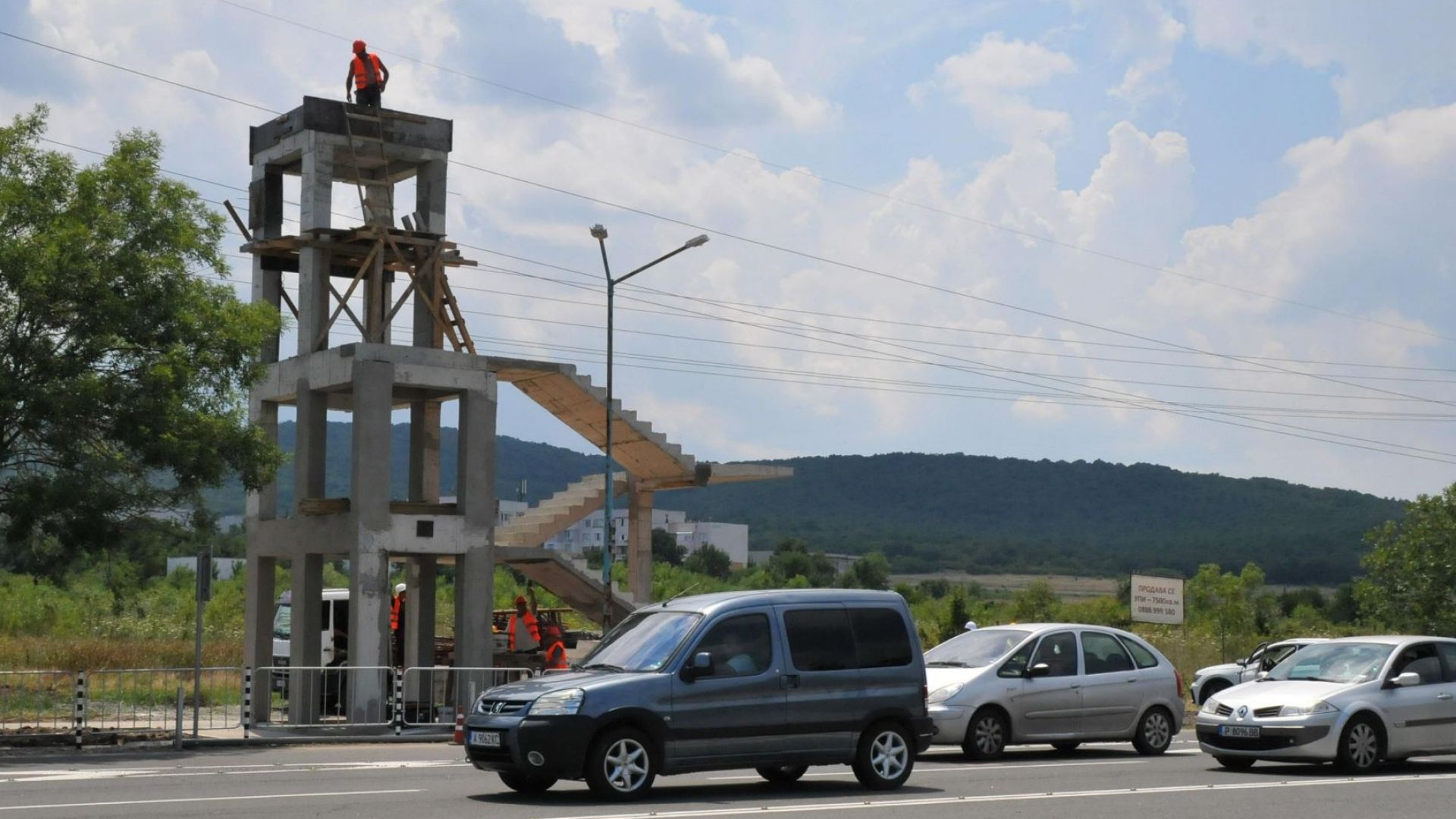 Ограничават движението по пътя Бургас - Царево, монтират пешеходния надлез при Атия