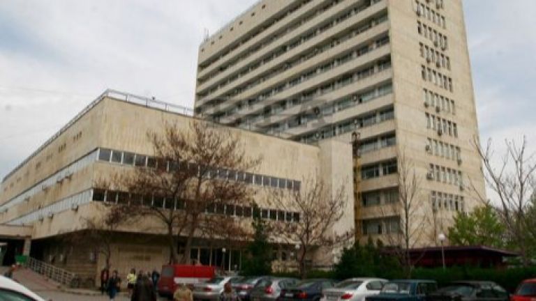 Криза се очертава и в Русе. Там болниците са препълнени.