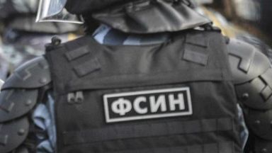 Скандал в Русия: Надзиратели арестувани за жесток побой над затворник (видео 18+)