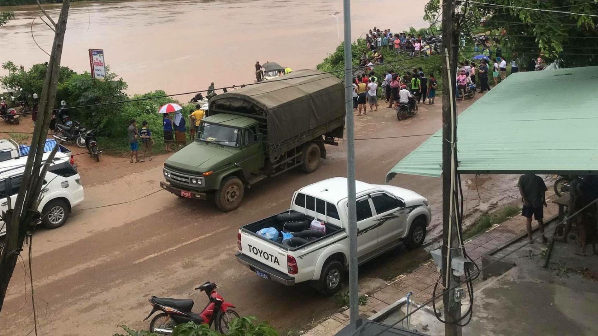 Срутена язовирна стена предизвика бедствие в Лаос, стихията помете няколко селища