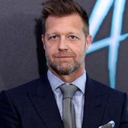 Дейвид Лийч с римейк на „Дракона идва“