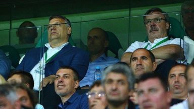 Виктор Орбан гледа мача в Разград