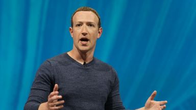 Зукърбърг забрани айфоните във "Фейсбук"