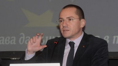 Джамбазки: Бареков излъга "Атака" за евроконсерваторите