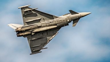 Британски "Тайфун"-и вдигнати да "съпроводят" руски Су-24 над Черно море  