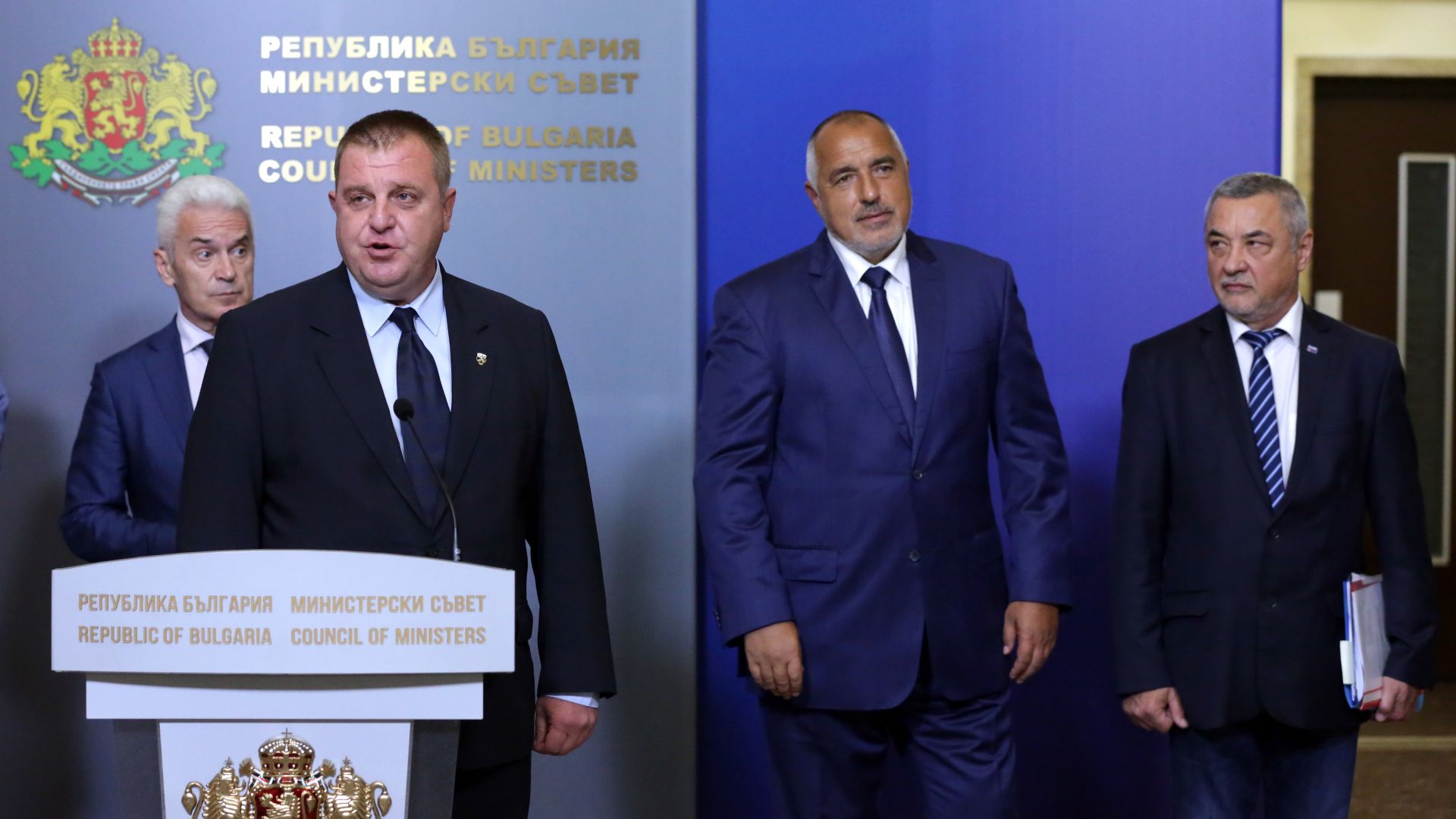 Управляващата коалиция влиза с отслабени позиции в есенния политически сезон