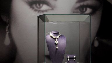 Най-голямата перла, украсявала деколтетата на Кървавата Мери и на Елизабет Тейлър, е в незвестност от 2011-а насам