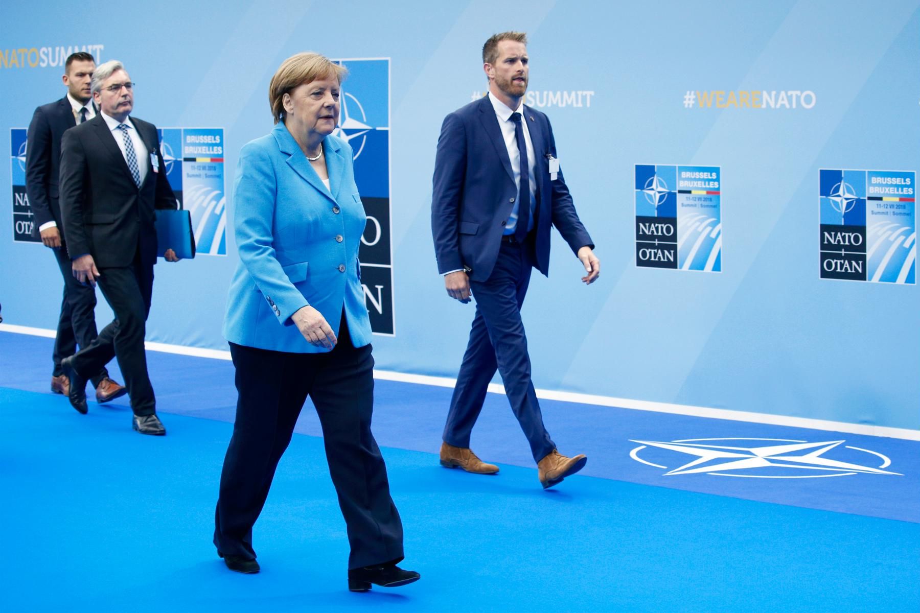 Меркел, канцлер на богата Германия, ще се вози на самолет втора ръка