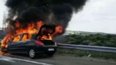 Автомобил се самозапали на "Тракия" 