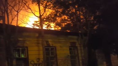 Пожарът в "Царските конюшни" тръгнал от покрива, изгорели са близо 500 квадрата