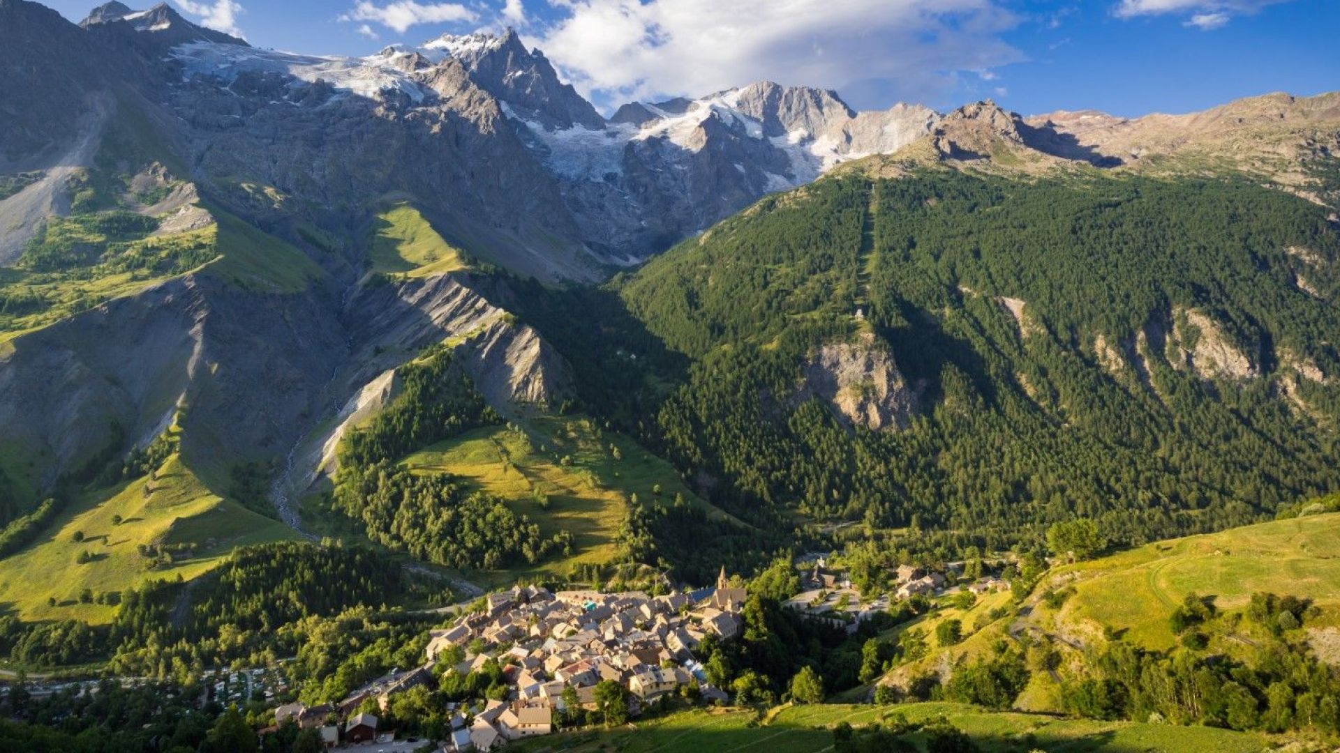 Четирима души загинаха във френските Алпи