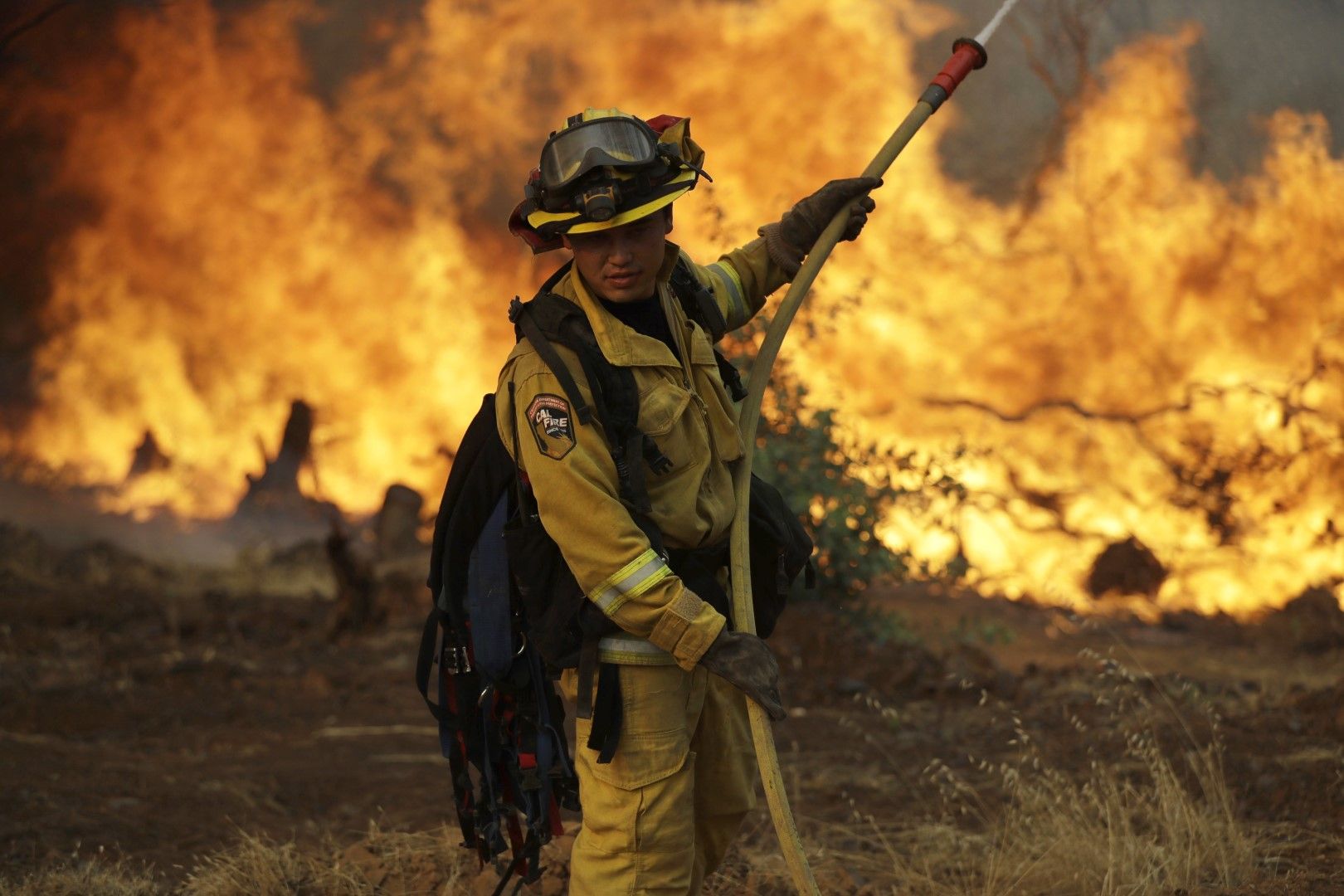 12 000 огнеборци участват в гасенето на пожарите в щата