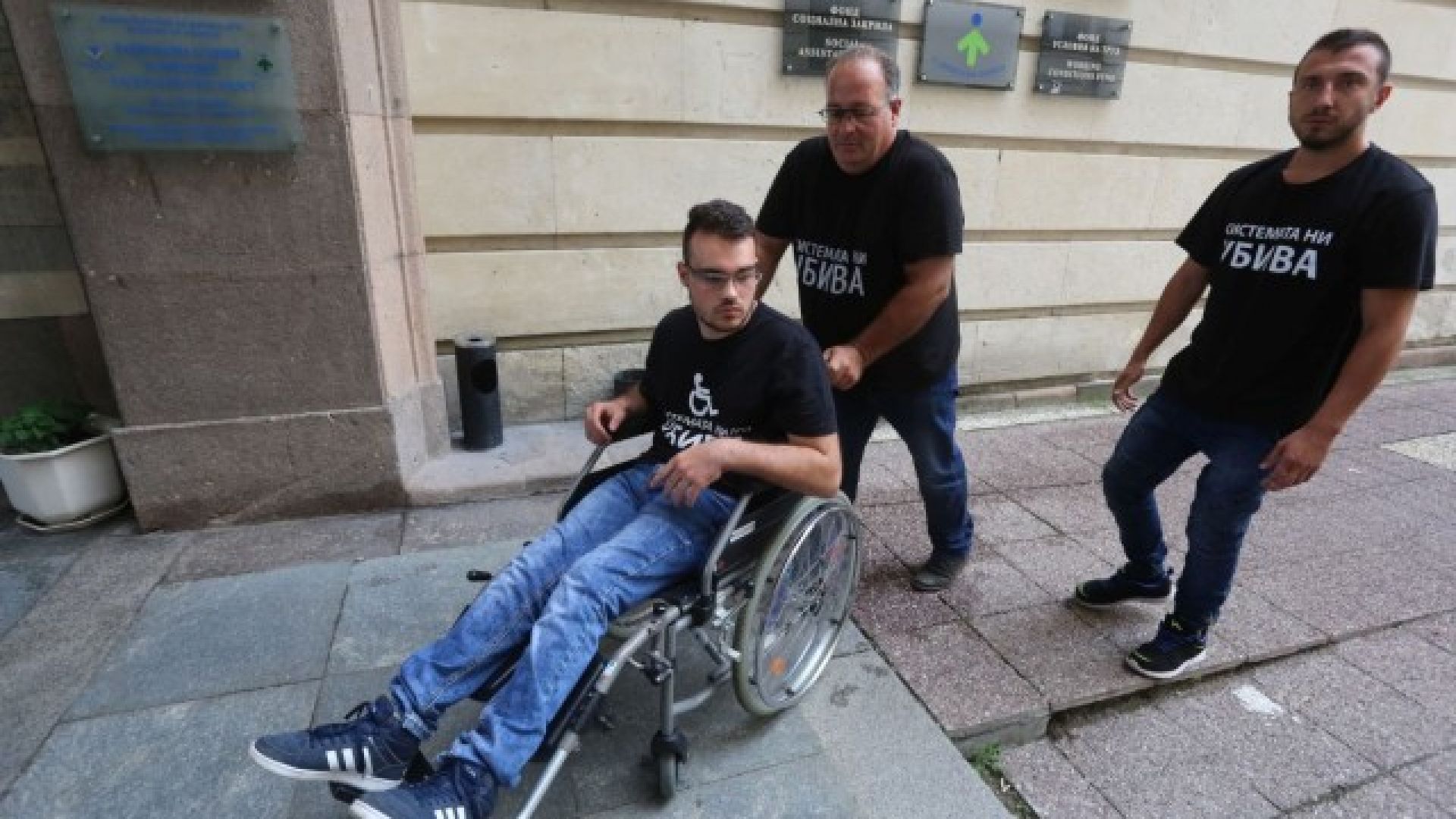 Борисов се разчувства пред баща и син и обеща реформи за хората с увреждания