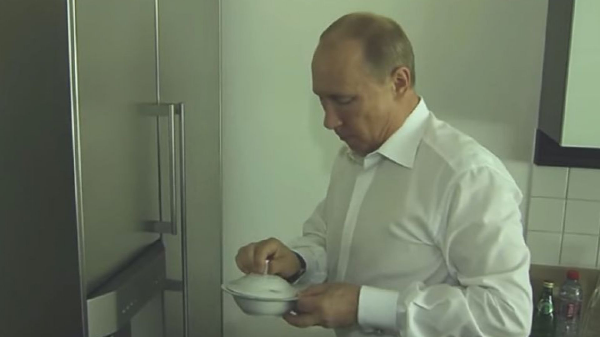 Путин рекламира руска марка за битова техника (видео)