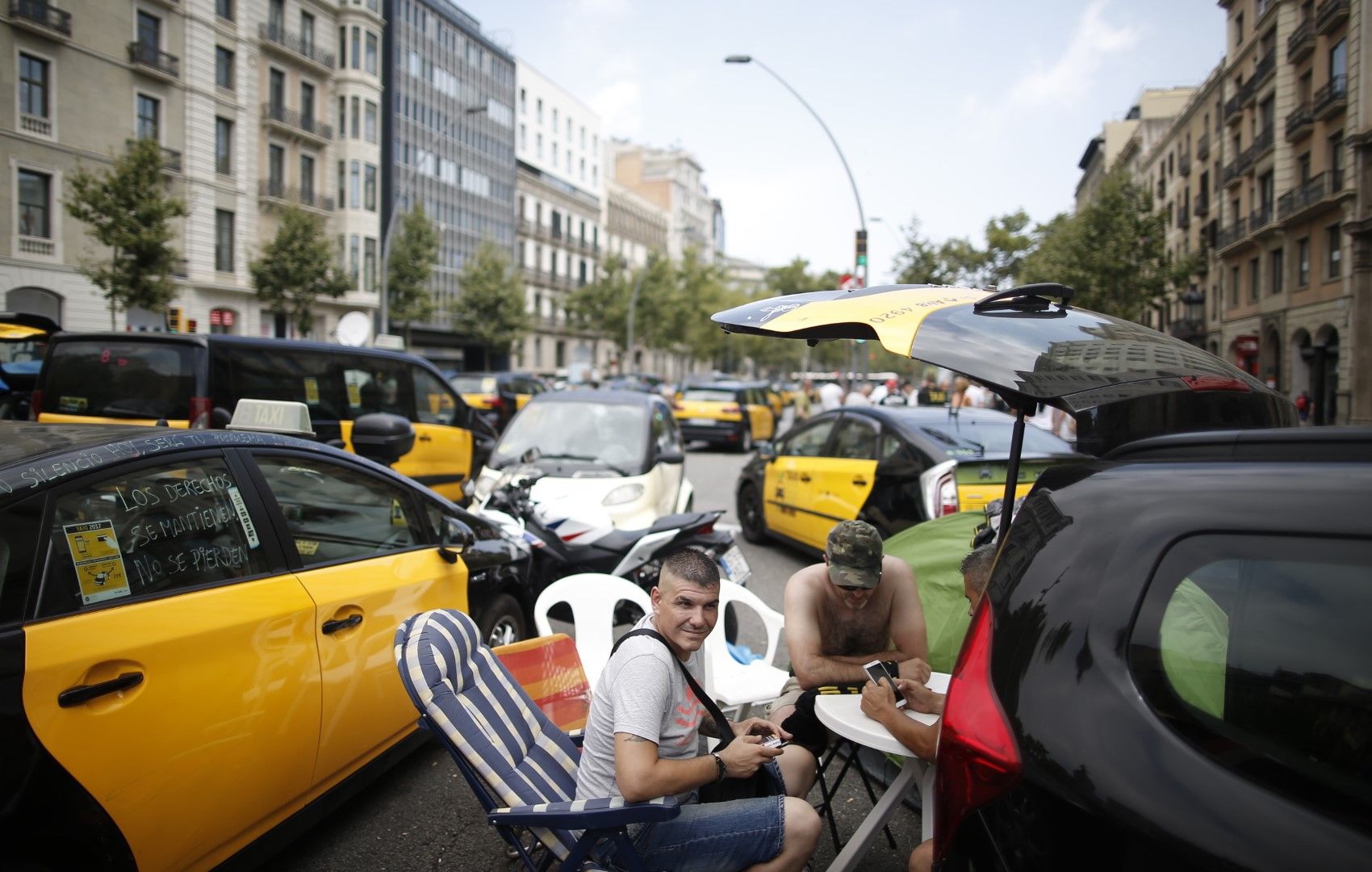 Таксиметровиге шофьори блокират трафика  в Барселона