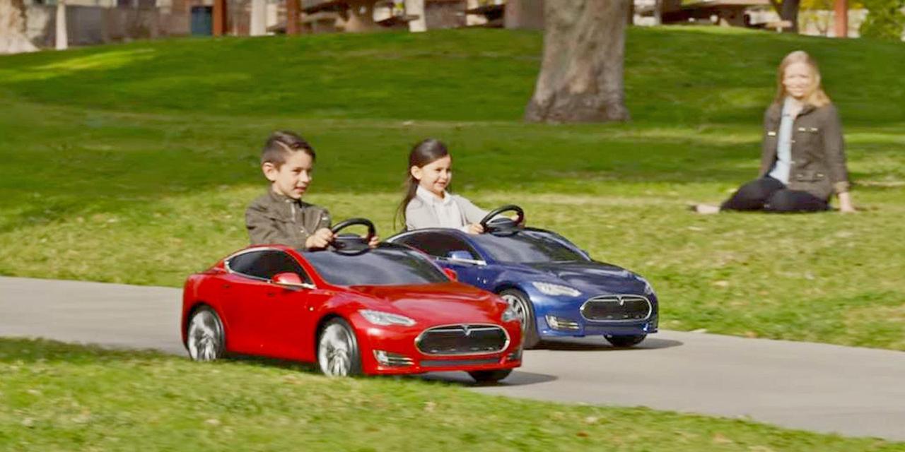 Tesla залага на сувенирите и евтините джаджи