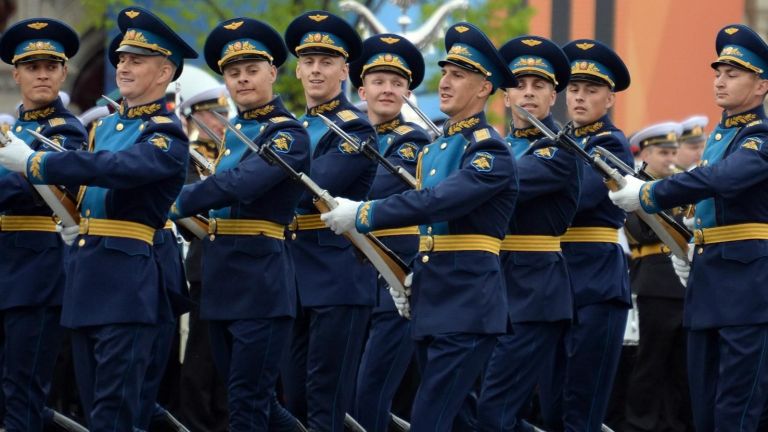 Путин върна комисарите в армията и флота