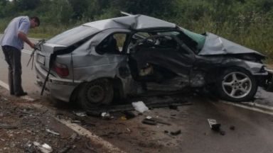 БМВ излетя от пътя край язовир "Цонево", загина майката на шофьора