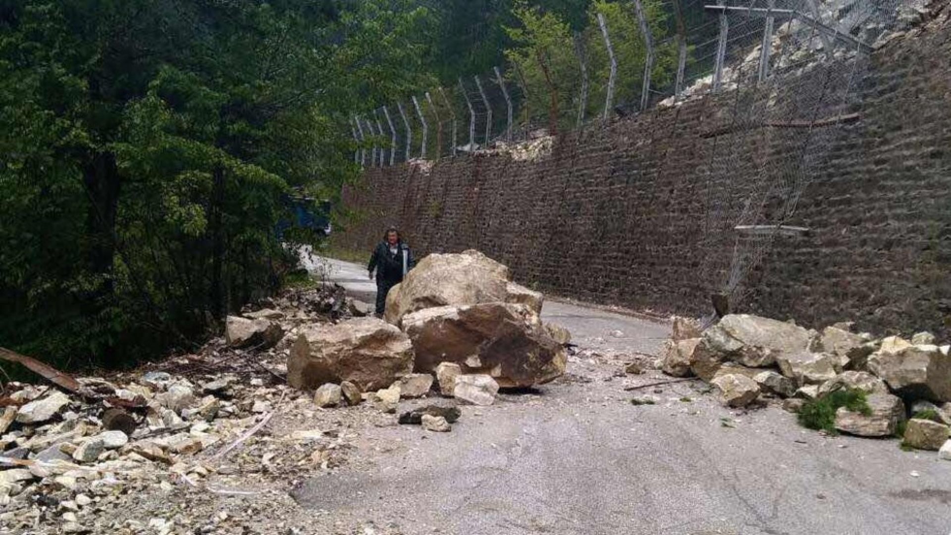 Скално свлачище блокира Чепеларе, обявиха частично бедствено положение