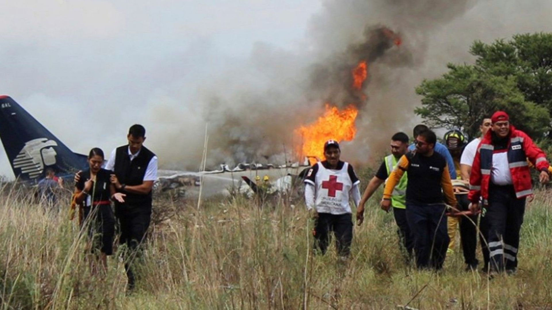 Самолет със 101 души се разби в Мексико (видео)