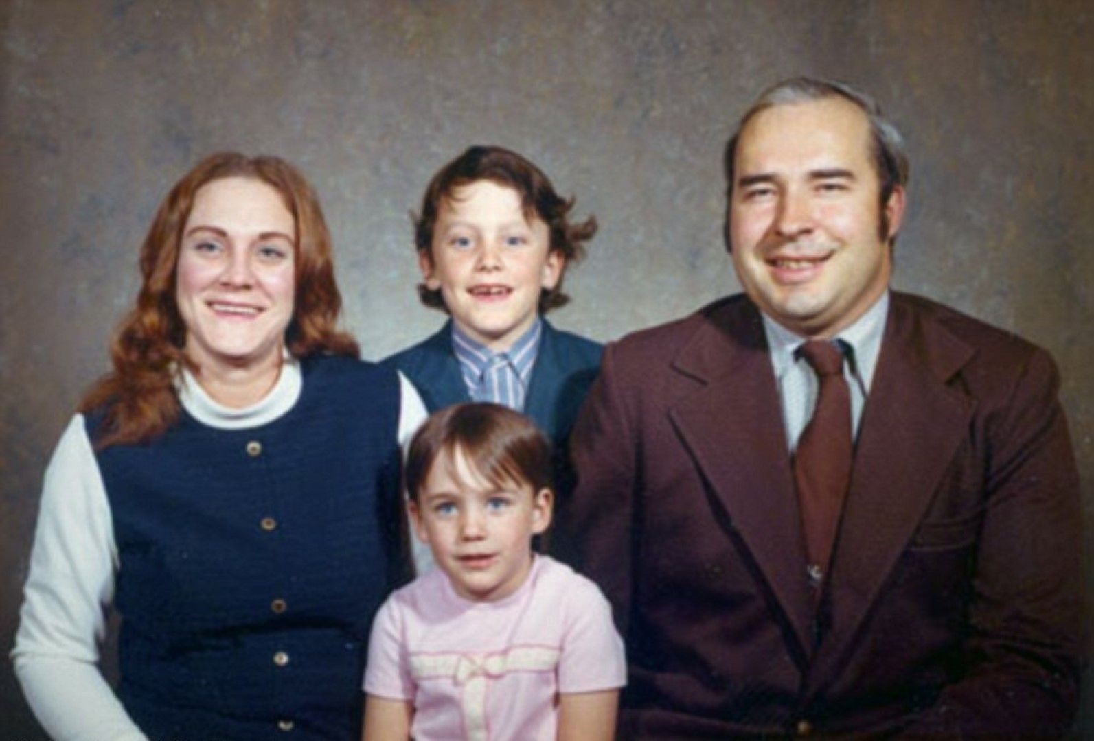 Ковчежникът със семейството си в годините преди обвинението 