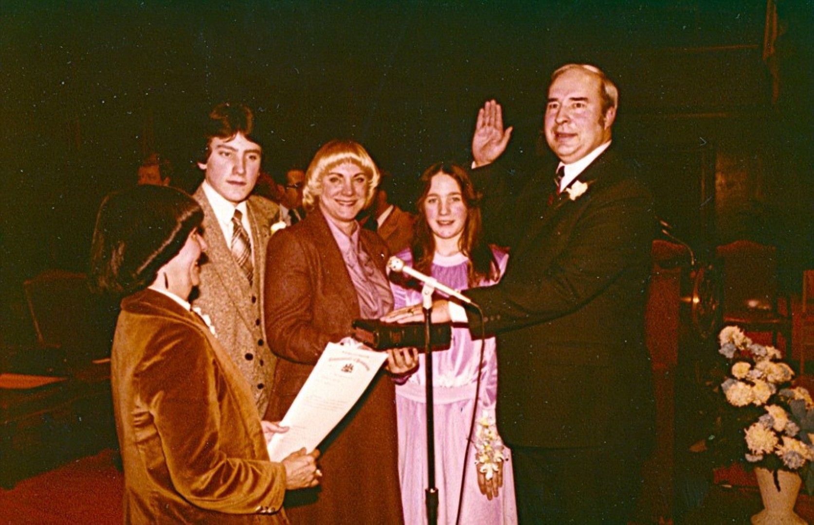 През 1984 година Дуайър полага клетва като държавен ковчежник за втори мандат