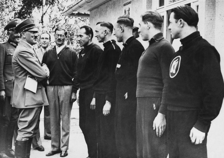 Преди 82 г. Хитлер и цар Борис откриват Олимпиадата в Берлин (галерия) |  Днес.dir.bg